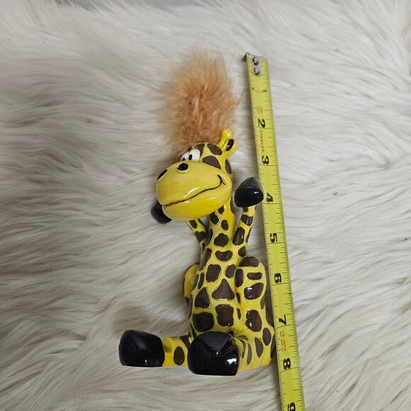 Giraffe with Feather Hair Figurine sign holder - Picture 4 of 4